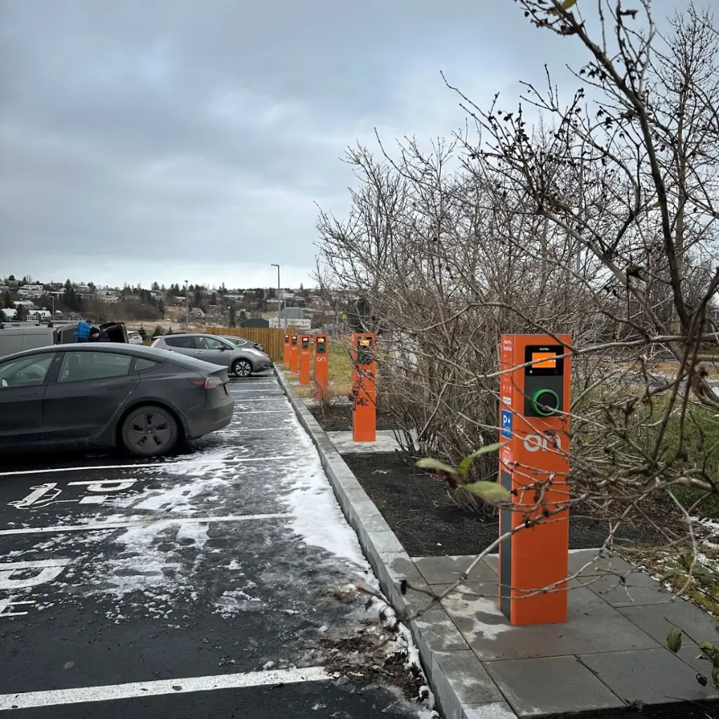 3 ways to structure your EV charging station business (1).webp